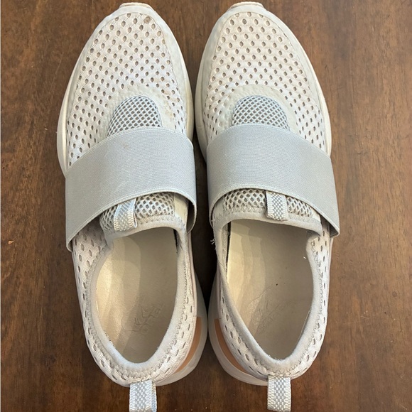 Sorel Women's Kinetic Impact II Strap Sneaker Women’s 8.5 Gray Shoes - Picture 2 of 7